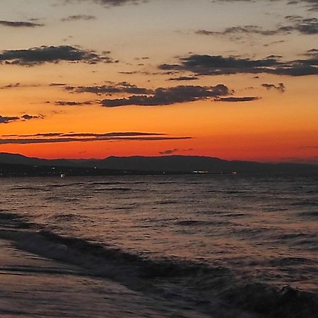 Costa Petra - Luxury Seaside Cottage With Garden - Vacation House For Families In Greece Néa Meságkala Zewnętrze zdjęcie