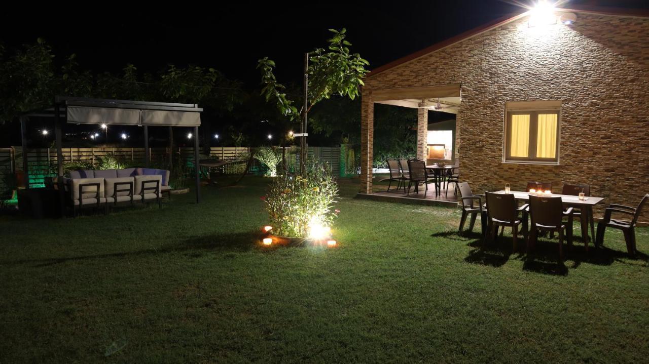 Costa Petra - Luxury Seaside Cottage With Garden - Vacation House For Families In Greece Néa Meságkala Zewnętrze zdjęcie