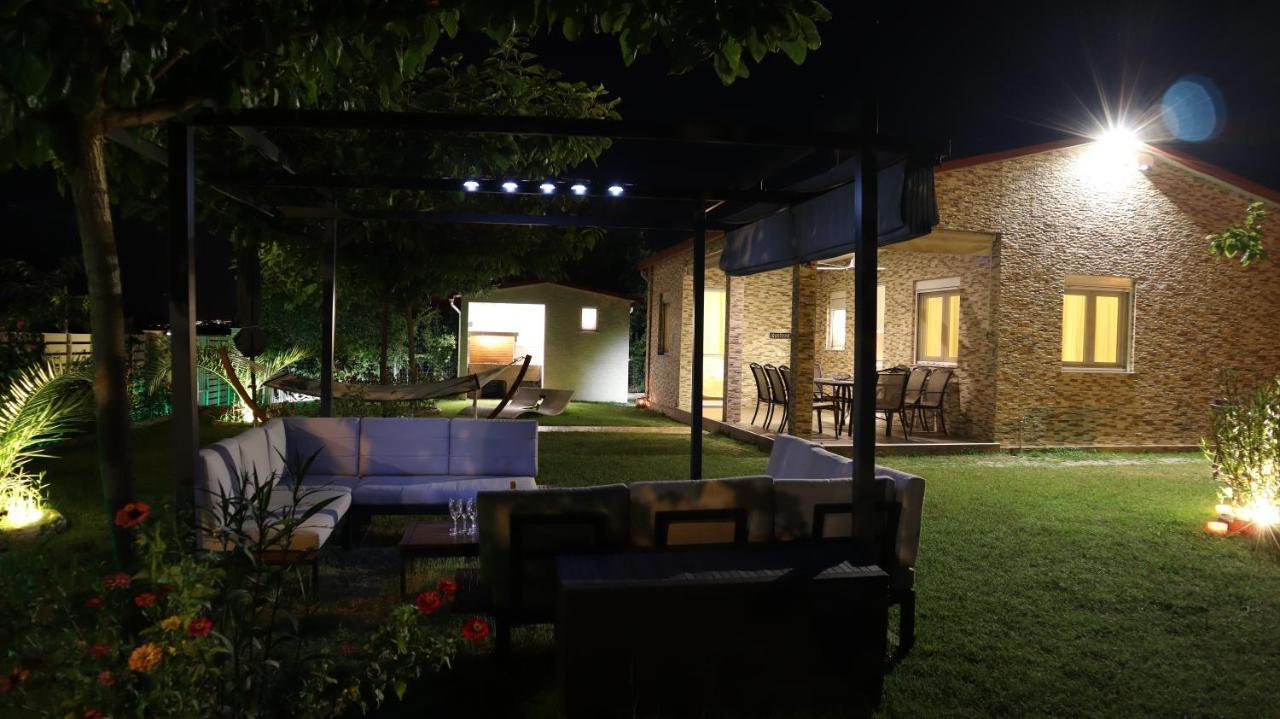 Costa Petra - Luxury Seaside Cottage With Garden - Vacation House For Families In Greece Néa Meságkala Zewnętrze zdjęcie