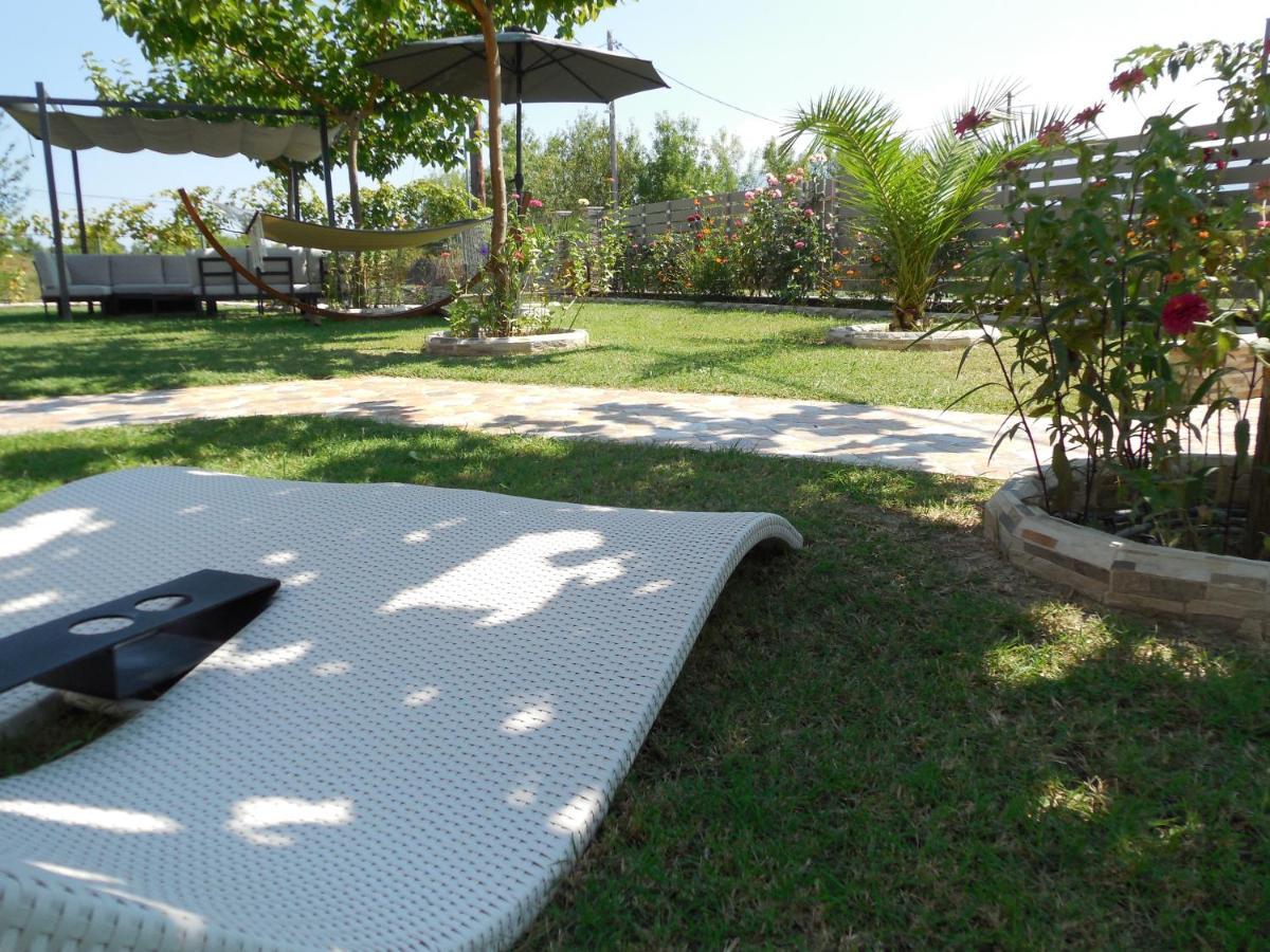 Costa Petra - Luxury Seaside Cottage With Garden - Vacation House For Families In Greece Néa Meságkala Zewnętrze zdjęcie